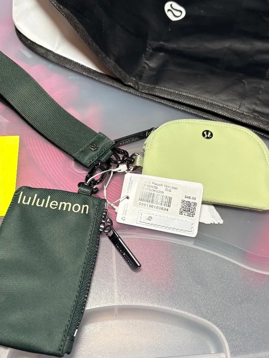 Lululemon Dual Pouch Wristlet Rainforest Green / Honeydew - Picture 6 of 6